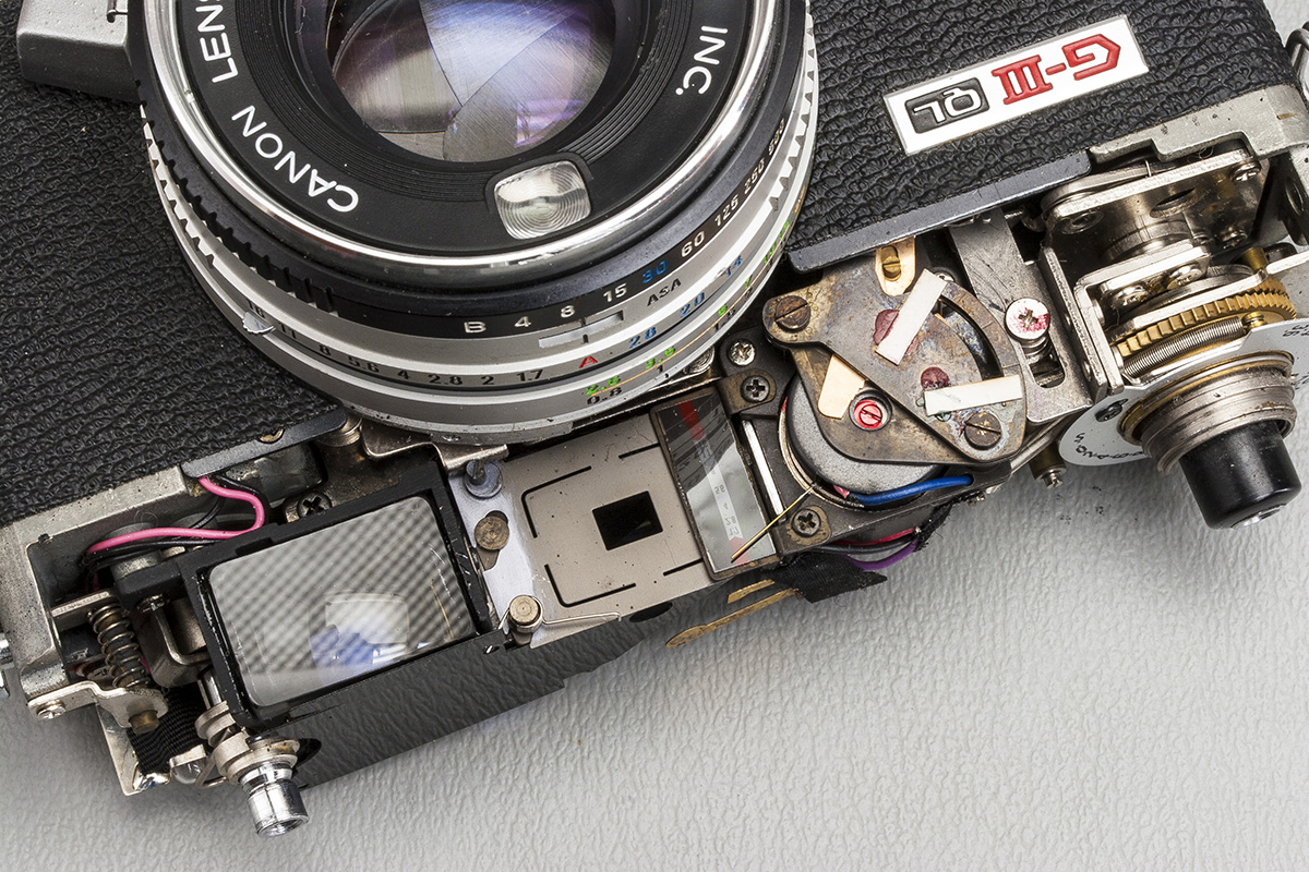 Carefully clean the exposure meter scale with a blower brush.